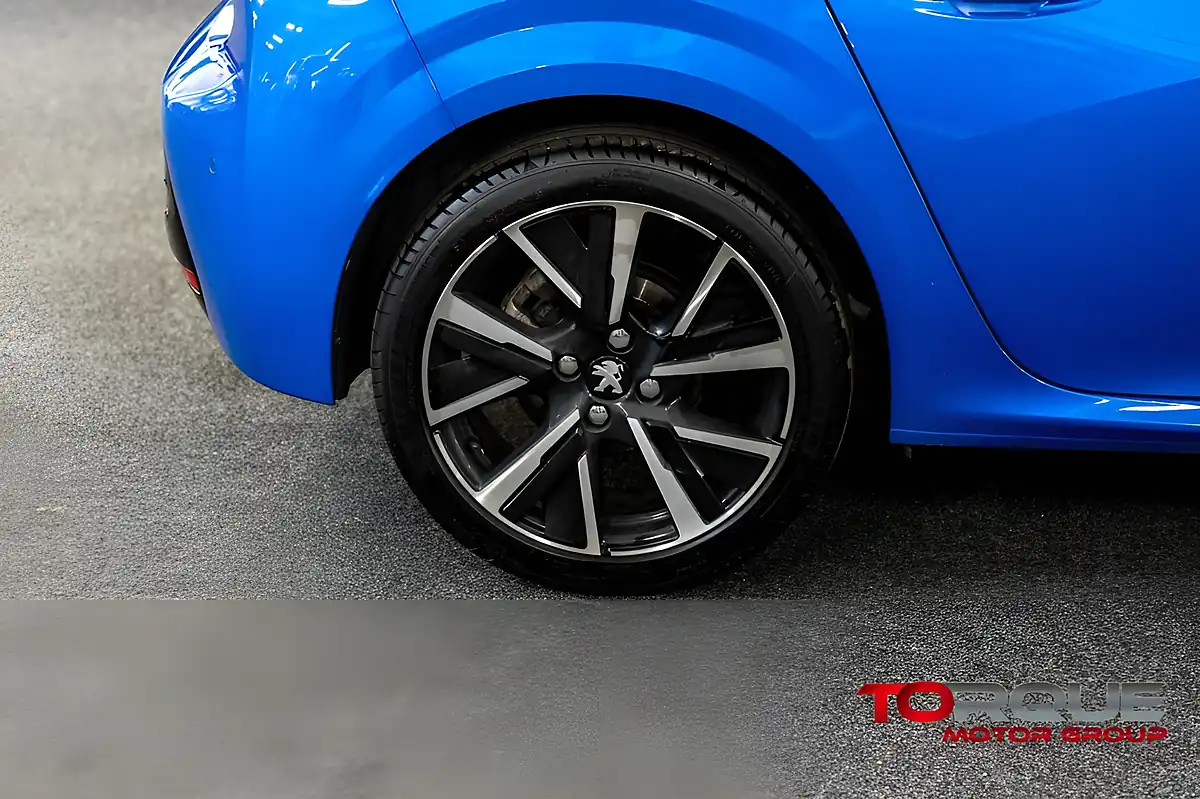 Used 2020 Peugeot 208 Allure Vertigo Blue - Interior and Exterior details 11