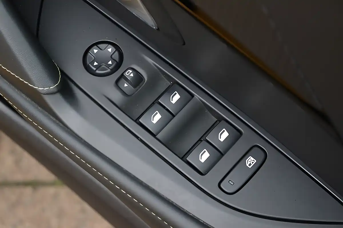 Used 2020 Peugeot 208 GT Line Faro Yellow - Interior and Exterior details 18