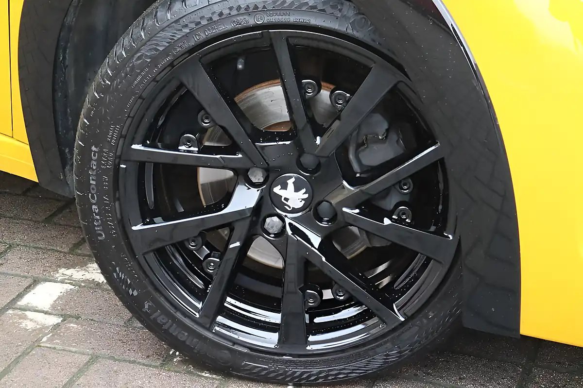 Used 2020 Peugeot 208 GT Line Faro Yellow - Interior and Exterior details 19