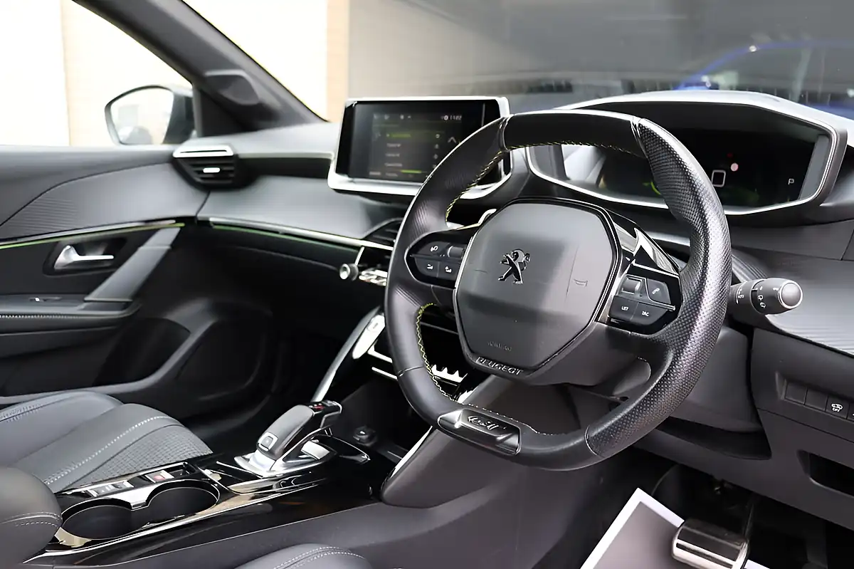 Used 2020 Peugeot 208 GT Line Faro Yellow - Interior and Exterior details 2