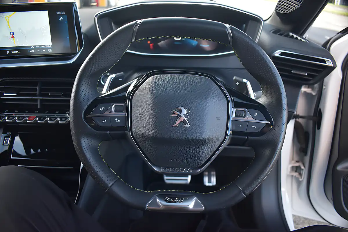 Used 2020 Peugeot 208 GT Line Pearlescent White - Interior and Exterior details 11