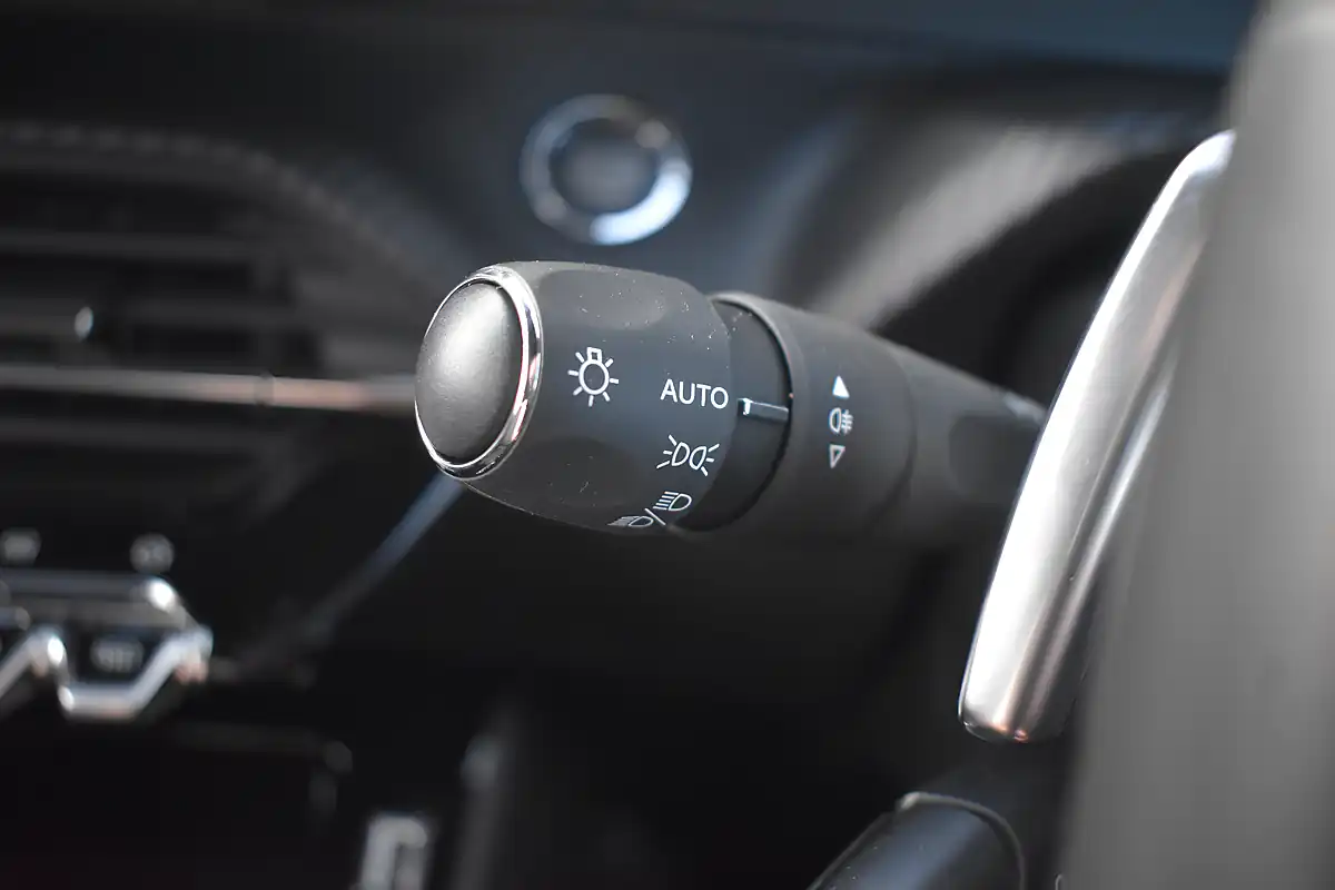 Used 2020 Peugeot 208 GT Line Pearlescent White - Interior and Exterior details 13