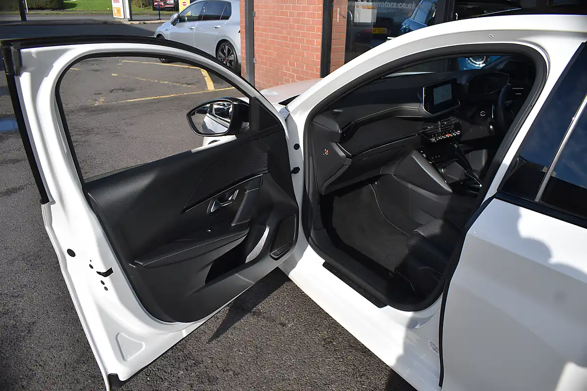 Used 2020 Peugeot 208 GT Line Pearlescent White - Interior and Exterior details 15