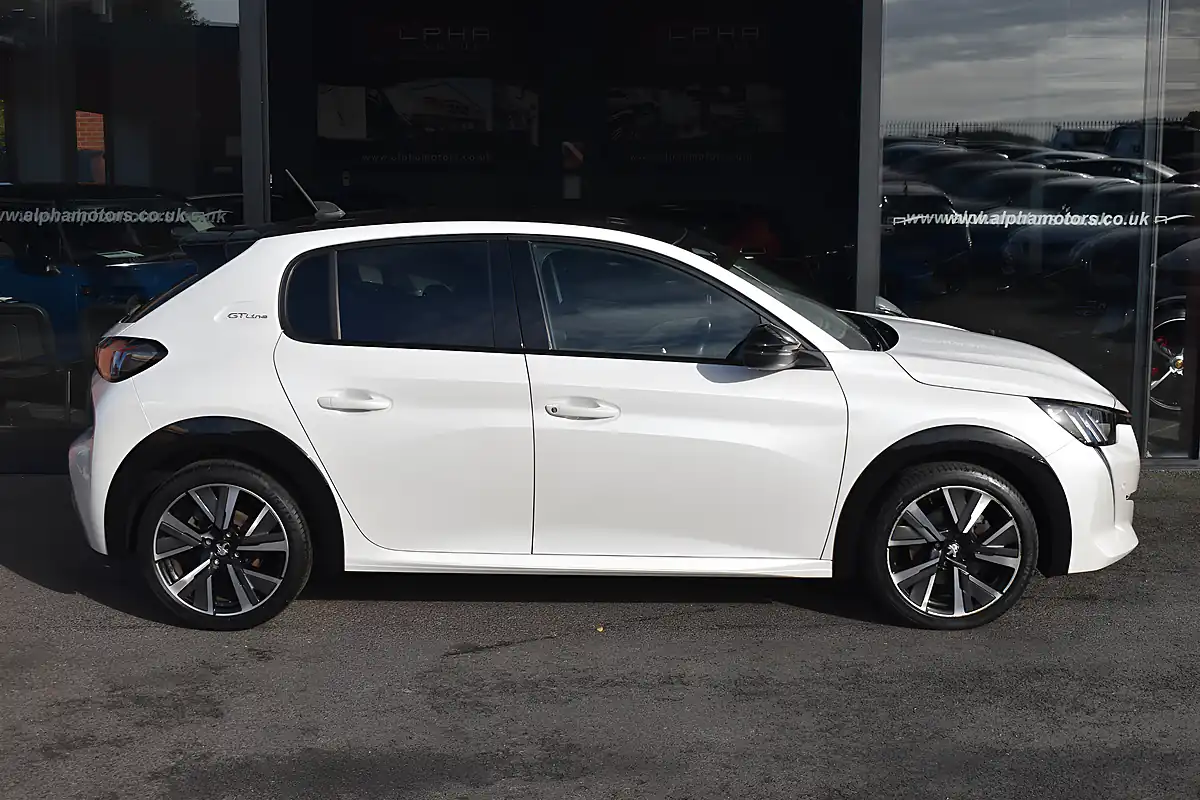 Used 2020 Peugeot 208 GT Line Pearlescent White - Interior and Exterior details 5