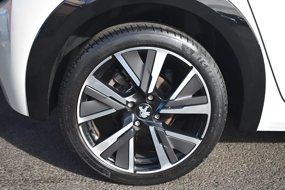 Used 2020 Peugeot 208 GT Line Pearlescent White - Interior and Exterior details 6