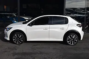 Used 2020 Peugeot 208 GT Line Pearlescent White - Interior and Exterior details 7