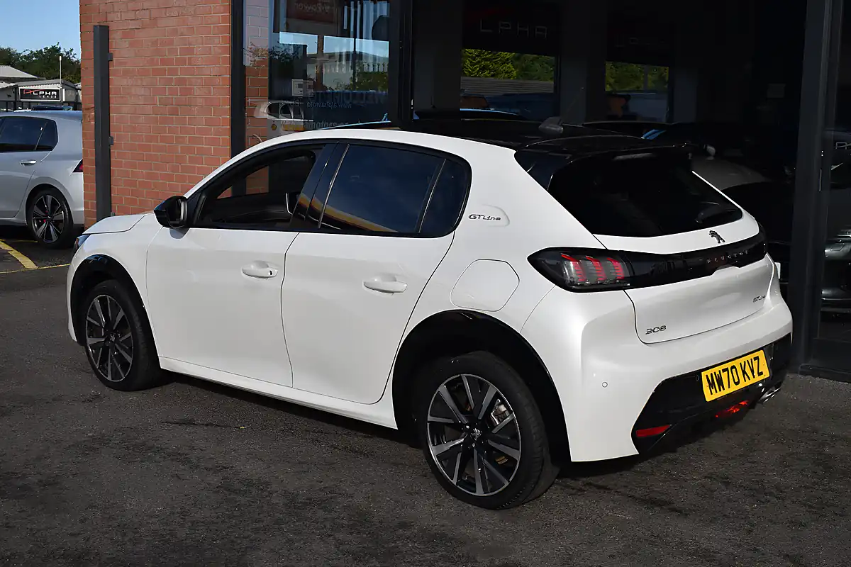 Used 2020 Peugeot 208 GT Line Pearlescent White - Interior and Exterior details 9