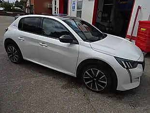 Used 2020 Peugeot 208 GT Line White - Interior and Exterior details 11