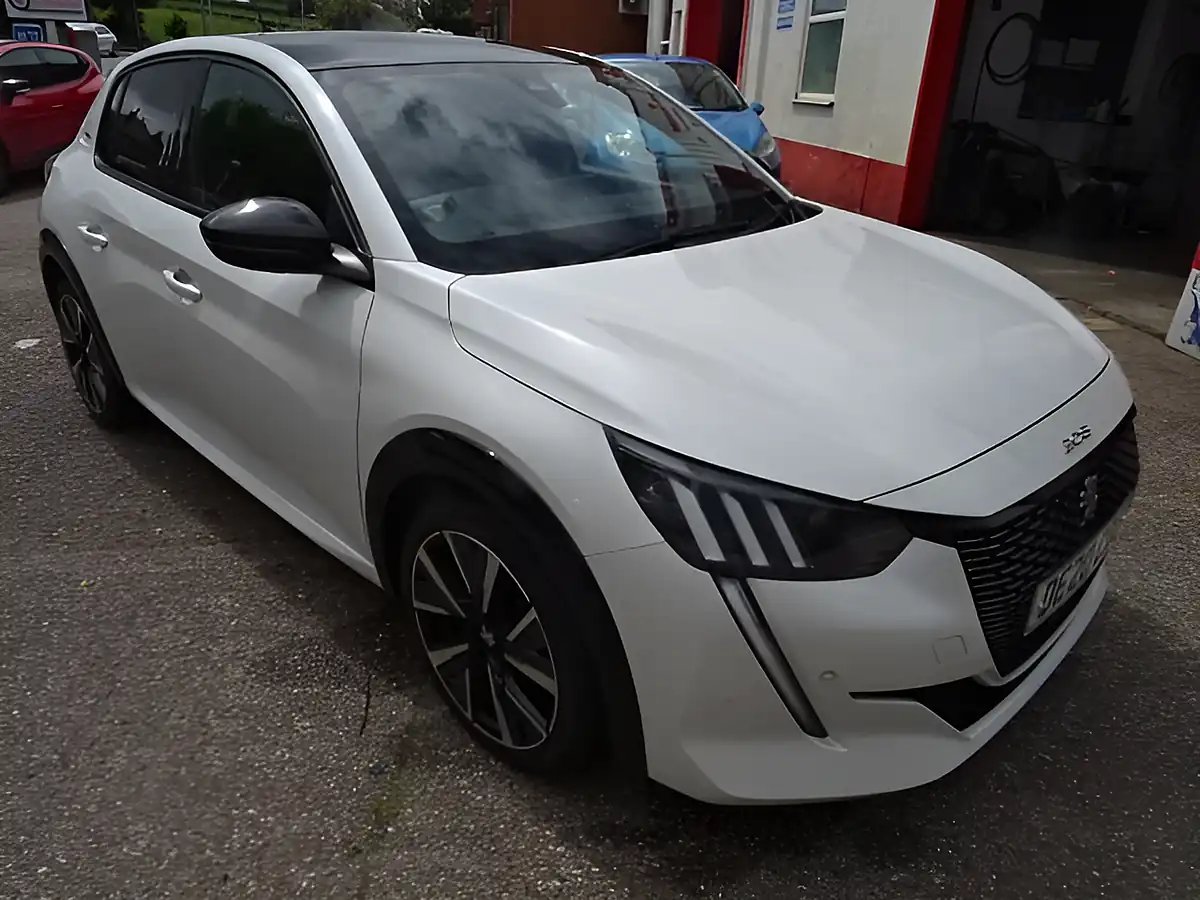 Used 2020 Peugeot 208 GT Line White - Interior and Exterior details 12