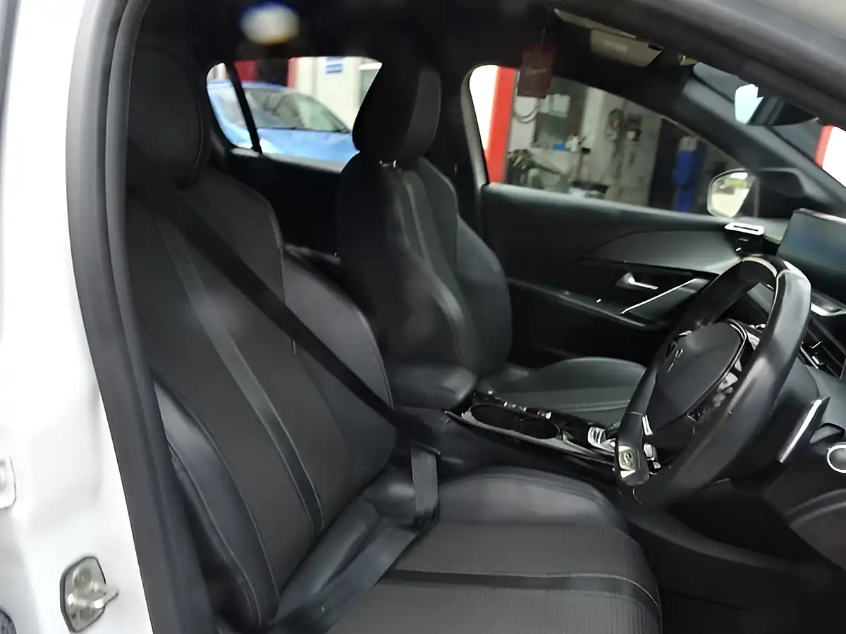 Used 2020 Peugeot 208 GT Line White - Interior and Exterior details 14