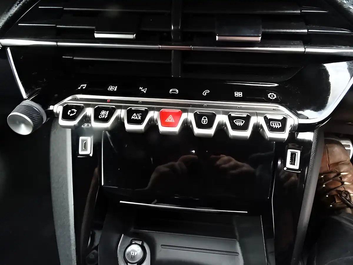 Used 2020 Peugeot 208 GT Line White - Interior and Exterior details 18