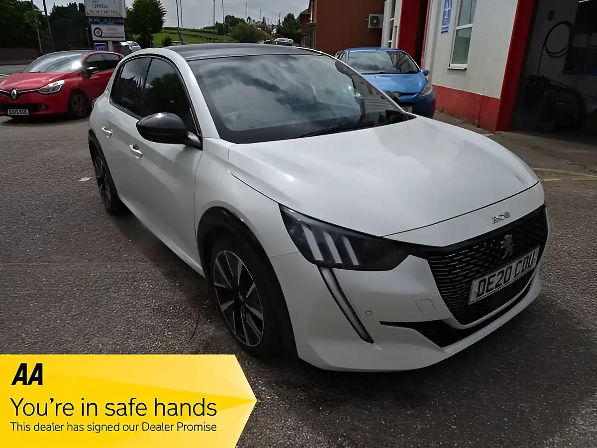 Used 2020 Peugeot 208 GT Line White - Interior and Exterior details 4
