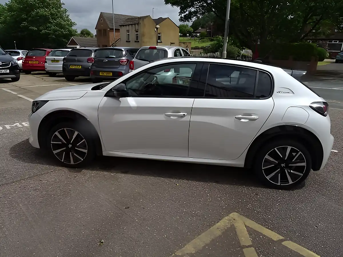 Used 2020 Peugeot 208 GT Line White - Interior and Exterior details 5