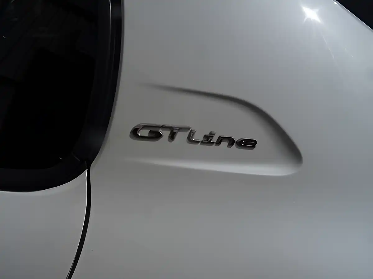 Used 2020 Peugeot 208 GT Line White - Interior and Exterior details 7