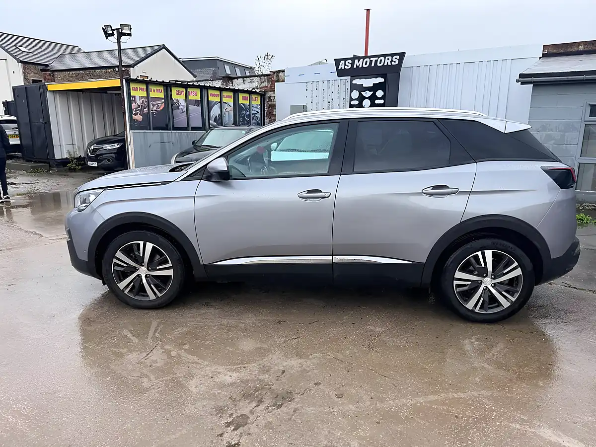 Used 2020 Peugeot 3008 Allure Grey - Interior and Exterior details 10