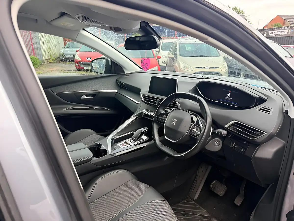 Used 2020 Peugeot 3008 Allure Grey - Interior and Exterior details 11