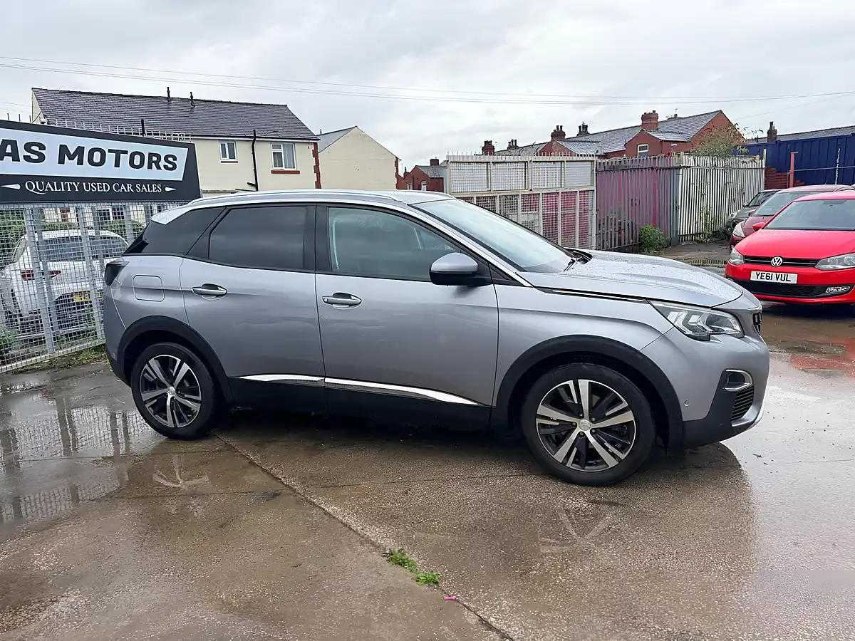 Used 2020 Peugeot 3008 Allure Grey - Interior and Exterior details 4