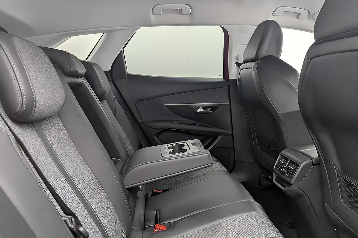 Used 2020 Peugeot 3008 Allure Red - Interior and Exterior details 15