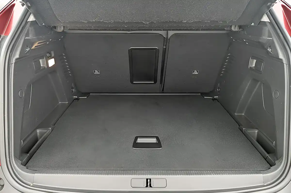 Used 2020 Peugeot 3008 Allure Red - Interior and Exterior details 19
