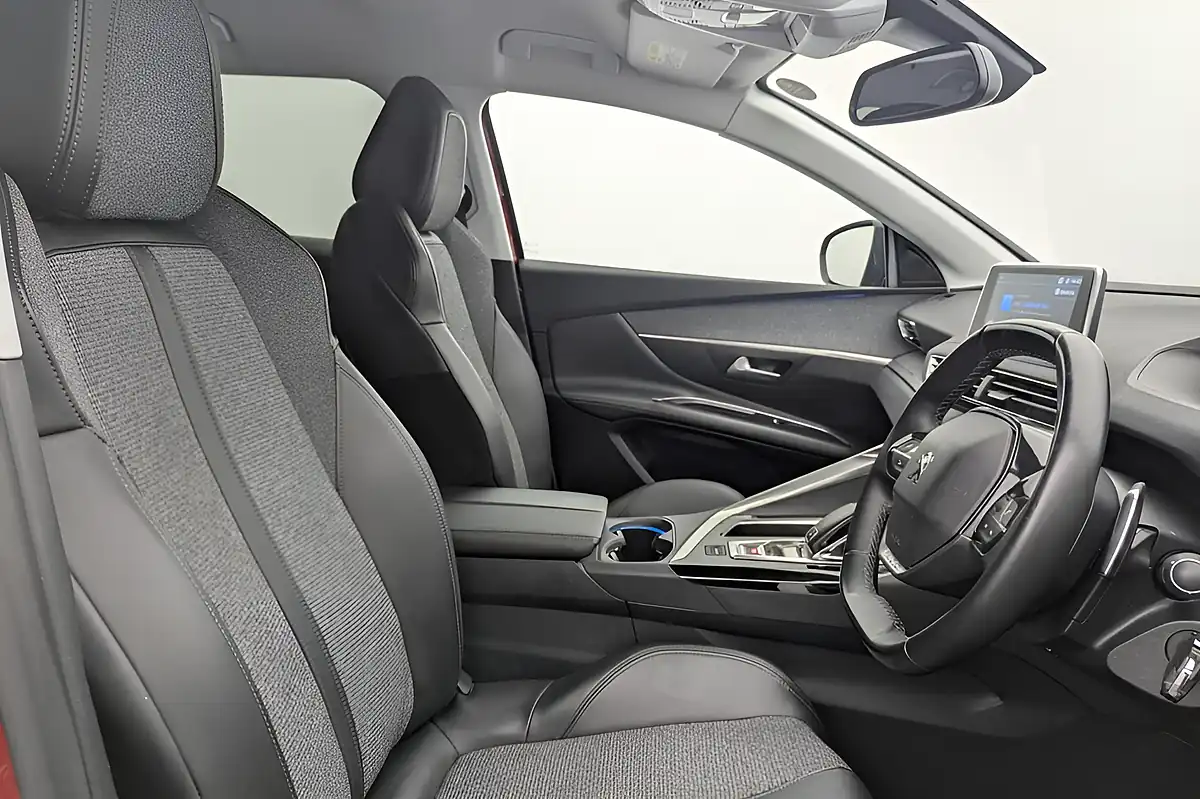 Used 2020 Peugeot 3008 Allure Red - Interior and Exterior details 3