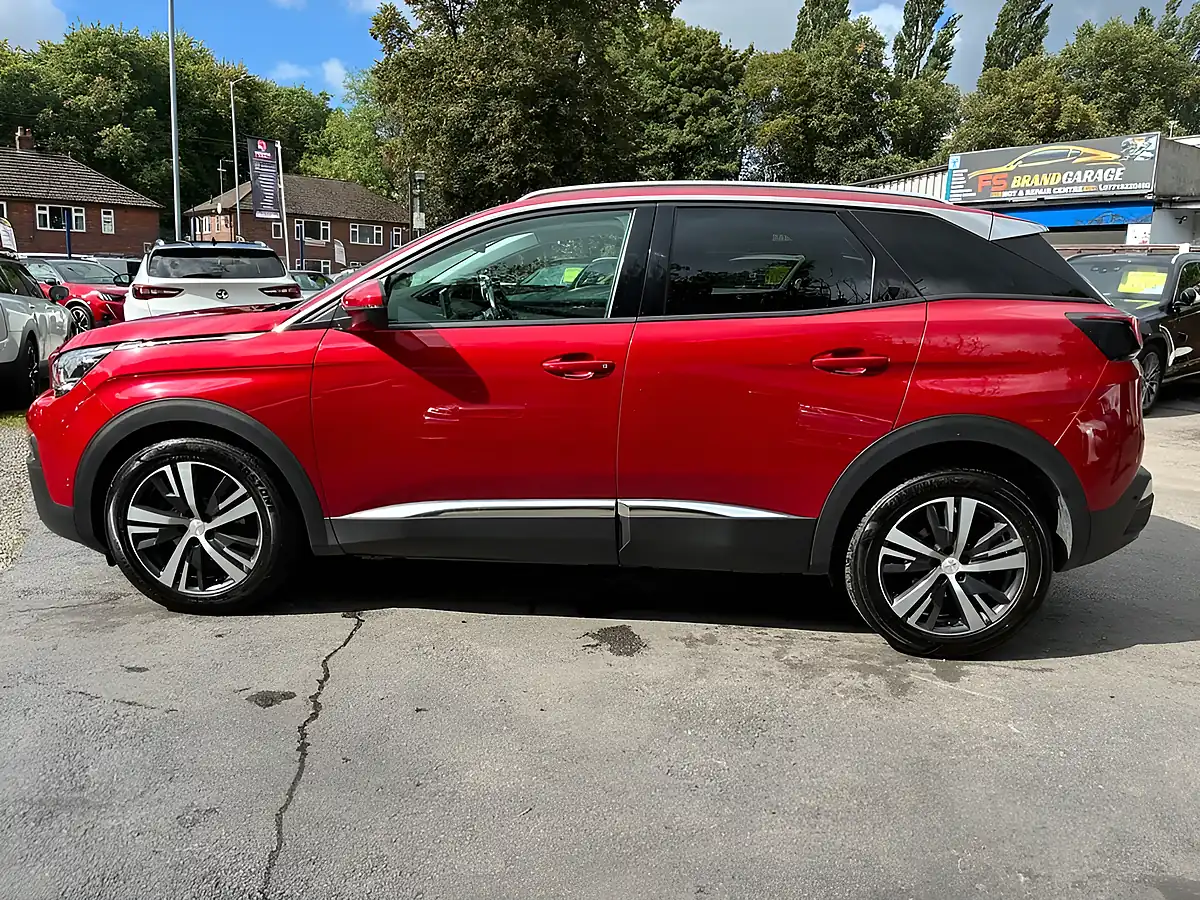 Used 2020 Peugeot 3008 Allure Red - Interior and Exterior details 10