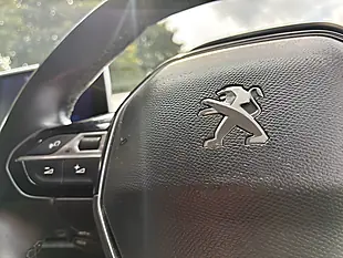 Used 2020 Peugeot 3008 Allure Red - Interior and Exterior details 12