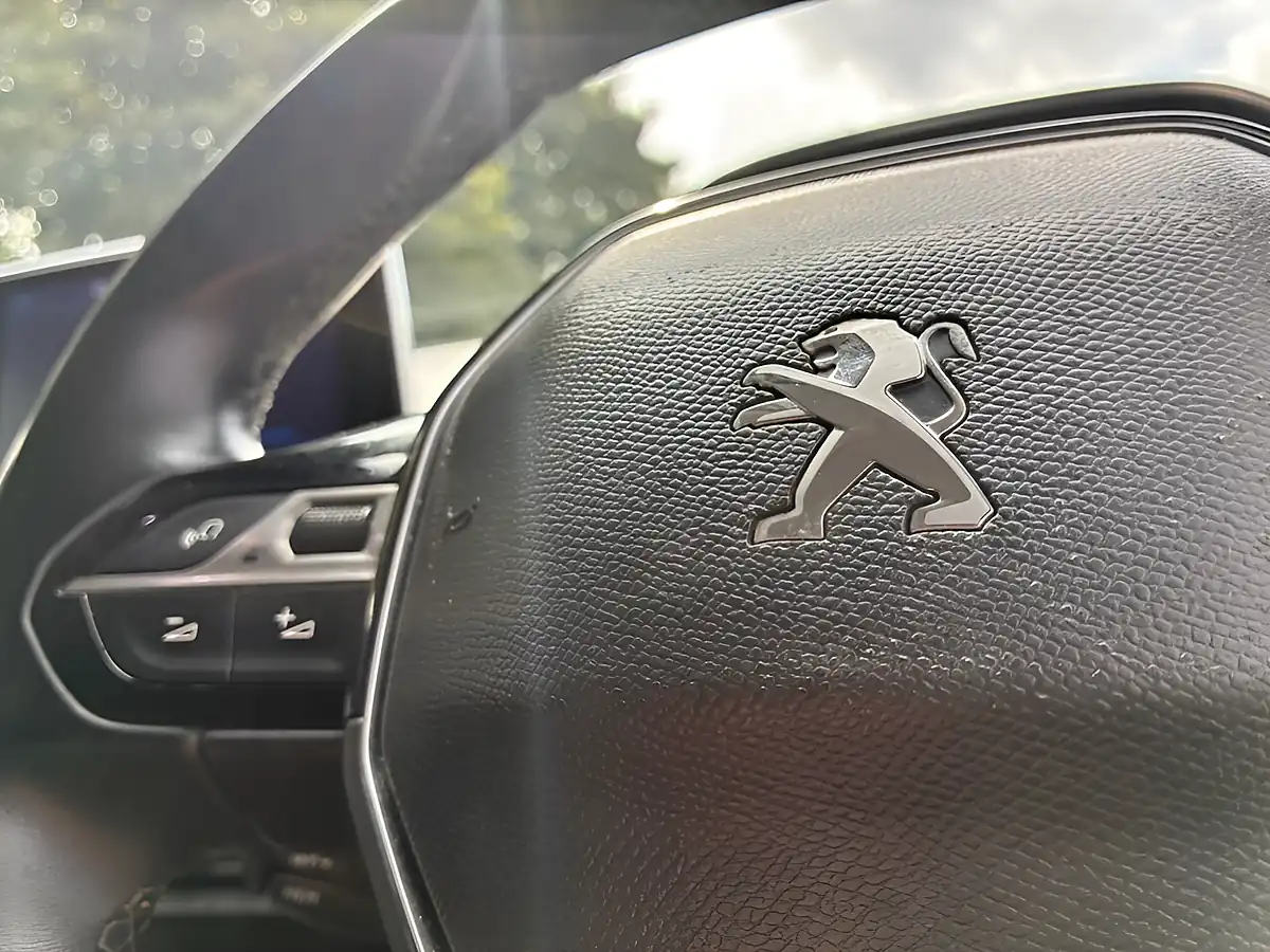 Used 2020 Peugeot 3008 Allure Red - Interior and Exterior details 12