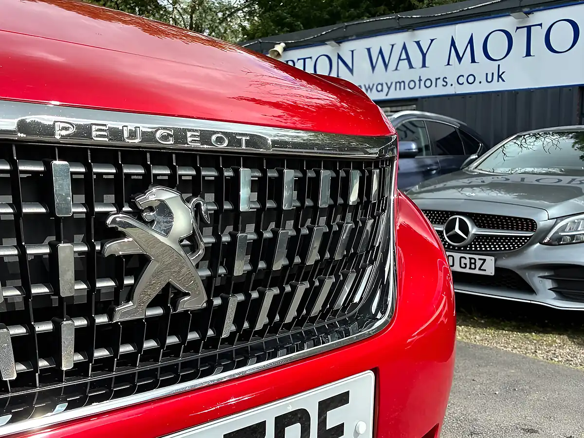 Used 2020 Peugeot 3008 Allure Red - Interior and Exterior details 3