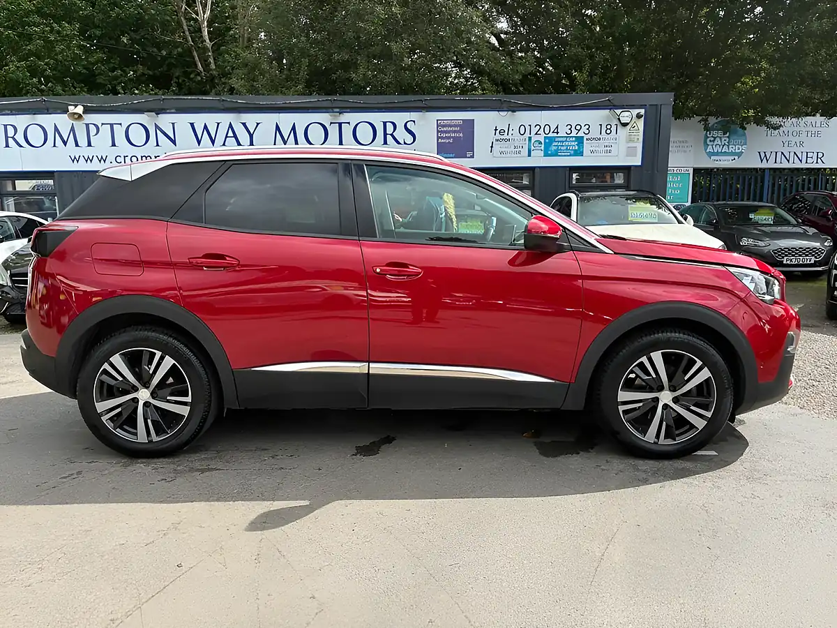Used 2020 Peugeot 3008 Allure Red - Interior and Exterior details 4