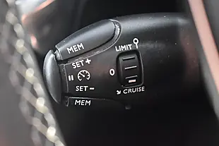 Used 2020 Peugeot 3008 Allure Ultimate Red - Interior and Exterior details 16