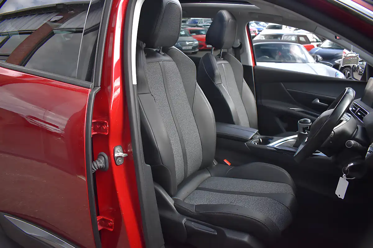Used 2020 Peugeot 3008 Allure Ultimate Red - Interior and Exterior details 7