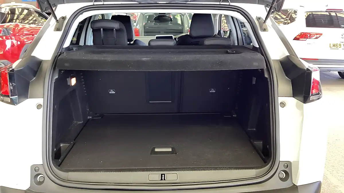 Used 2020 Peugeot 3008 Allure White - Interior and Exterior details 18