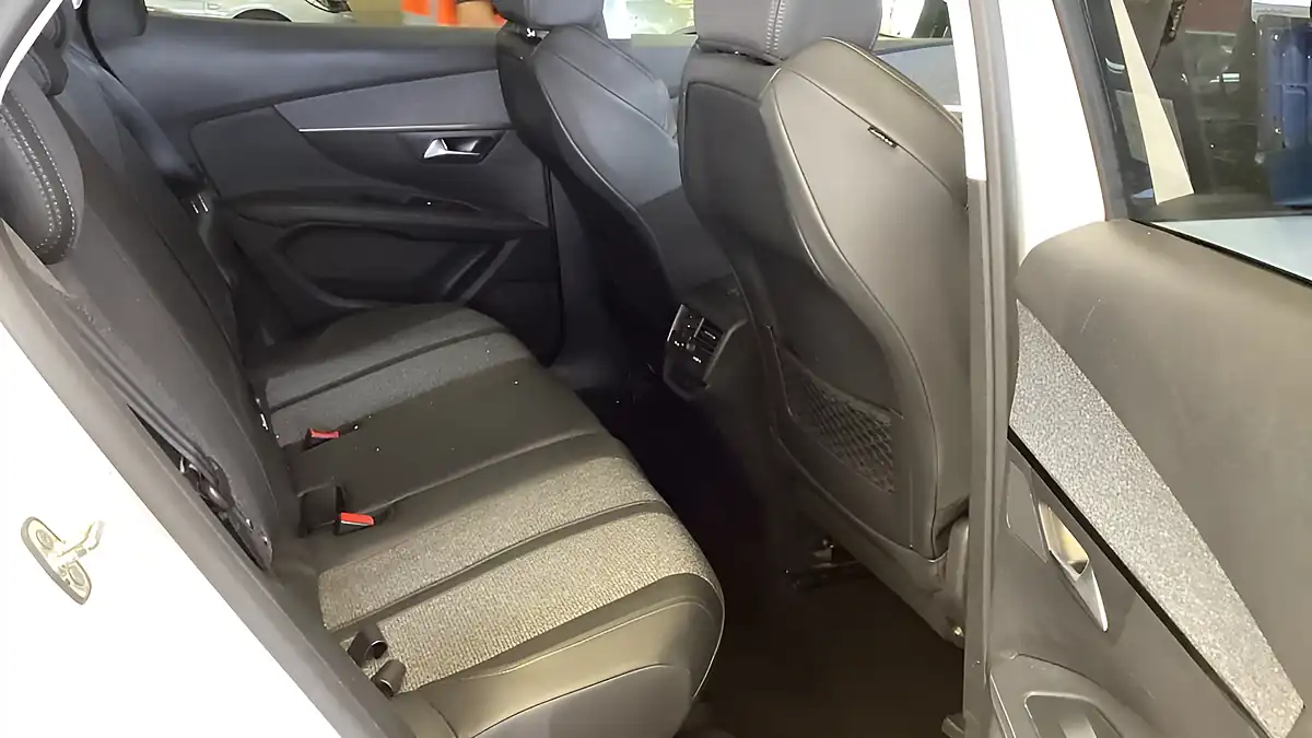 Used 2020 Peugeot 3008 Allure White - Interior and Exterior details 19