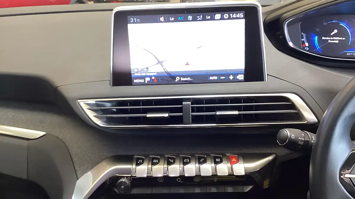 Used 2020 Peugeot 3008 Allure White - Interior and Exterior details 8