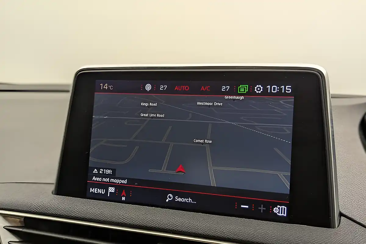 Used 2020 Peugeot 3008 Allure White - Interior and Exterior details 10