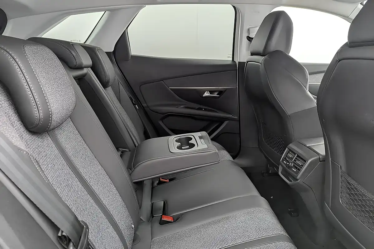 Used 2020 Peugeot 3008 Allure White - Interior and Exterior details 13