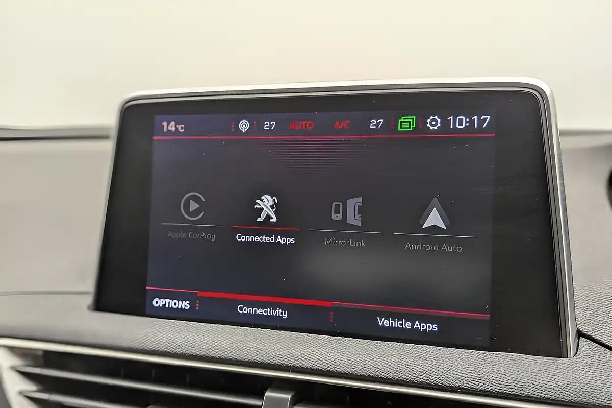 Used 2020 Peugeot 3008 Allure White - Interior and Exterior details 14