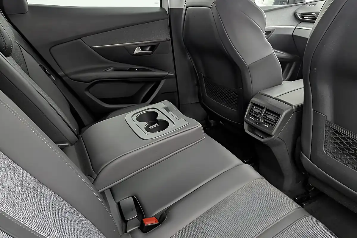 Used 2020 Peugeot 3008 Allure White - Interior and Exterior details 15