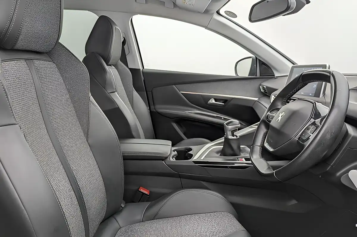 Used 2020 Peugeot 3008 Allure White - Interior and Exterior details 2