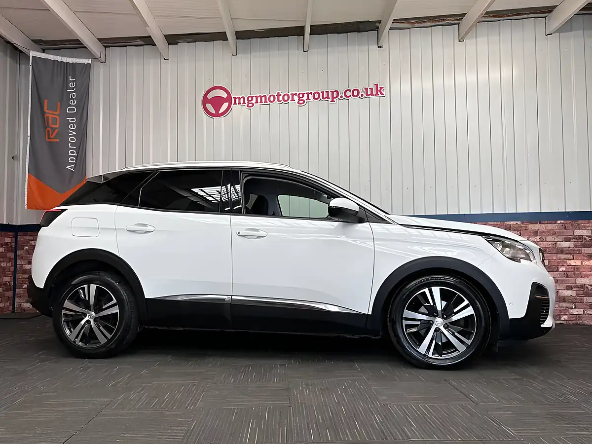 Used 2020 Peugeot 3008 Allure White - Interior and Exterior details 10