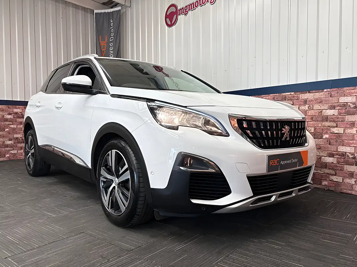 Used 2020 Peugeot 3008 Allure White - Interior and Exterior details 11