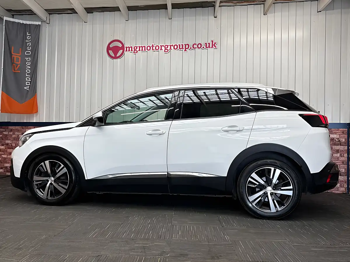 Used 2020 Peugeot 3008 Allure White - Interior and Exterior details 14