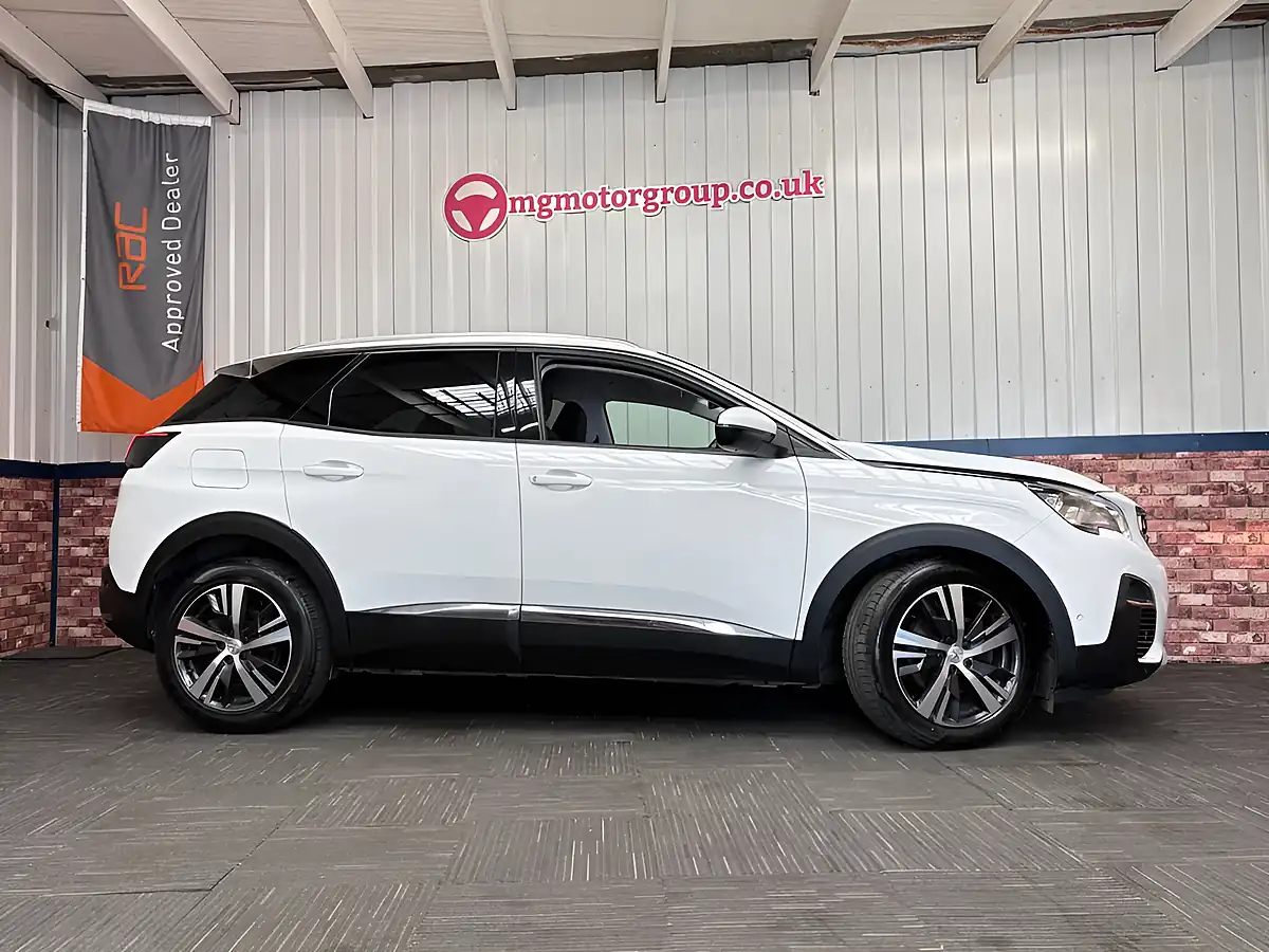 Used 2020 Peugeot 3008 Allure White - Interior and Exterior details 3