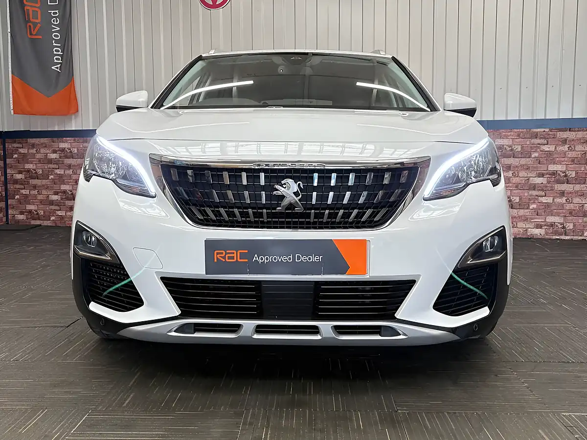 Used 2020 Peugeot 3008 Allure White - Interior and Exterior details 6