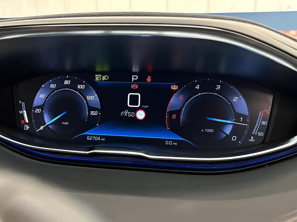 Used 2020 Peugeot 3008 Allure White - Interior and Exterior details 8