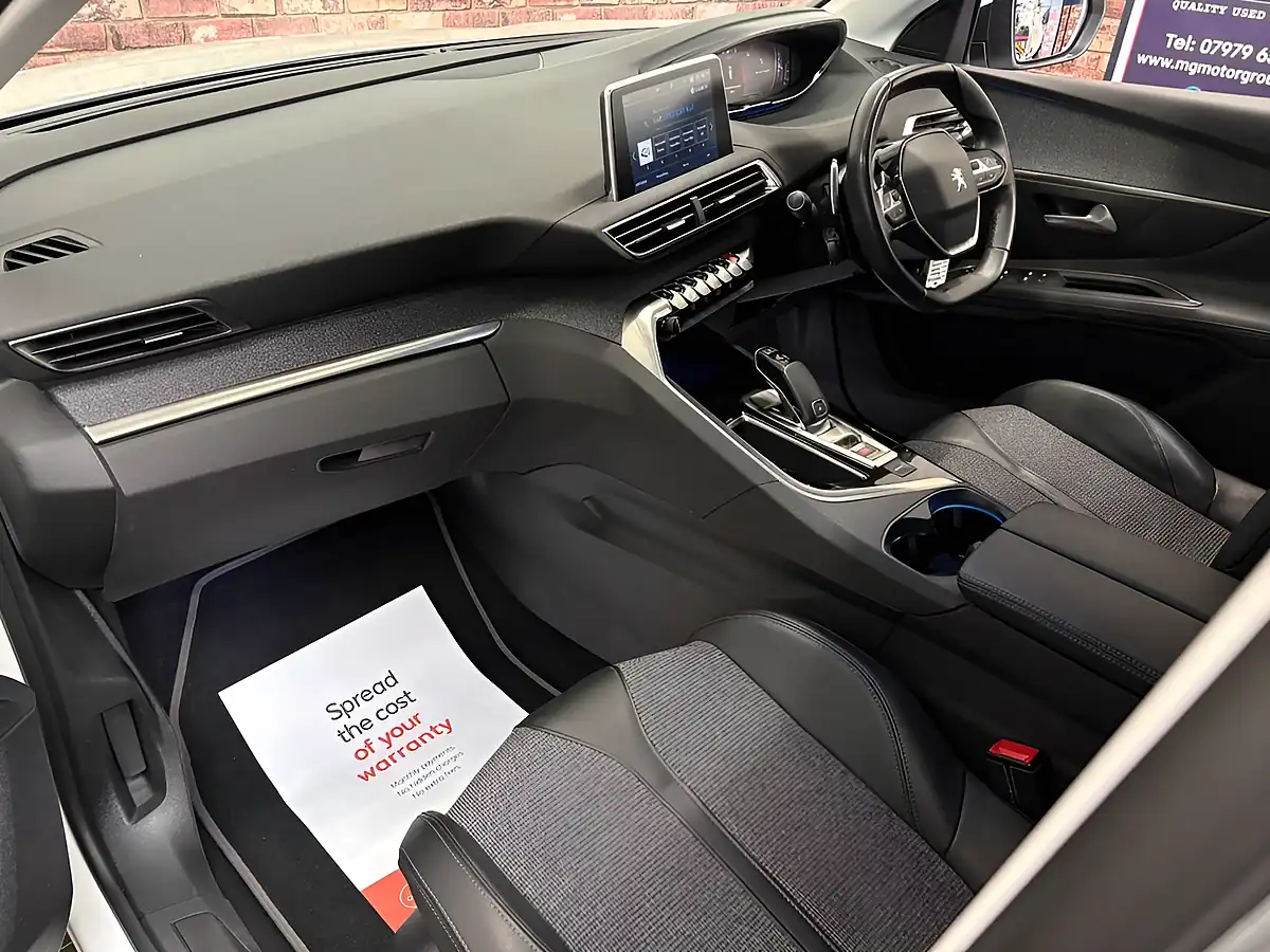 Used 2020 Peugeot 3008 Allure White - Interior and Exterior details 9