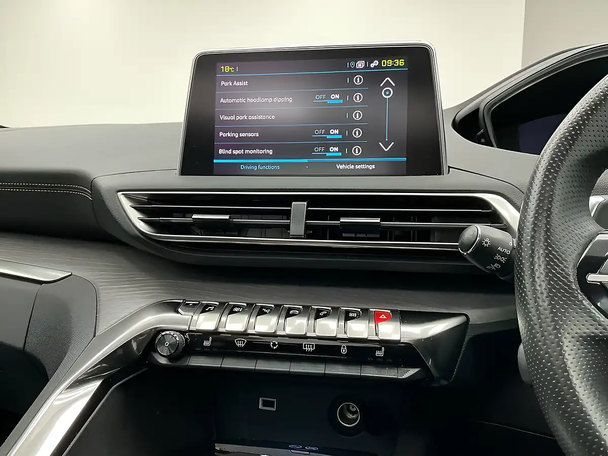 Used 2020 Peugeot 3008 GT Black - Interior and Exterior details 15