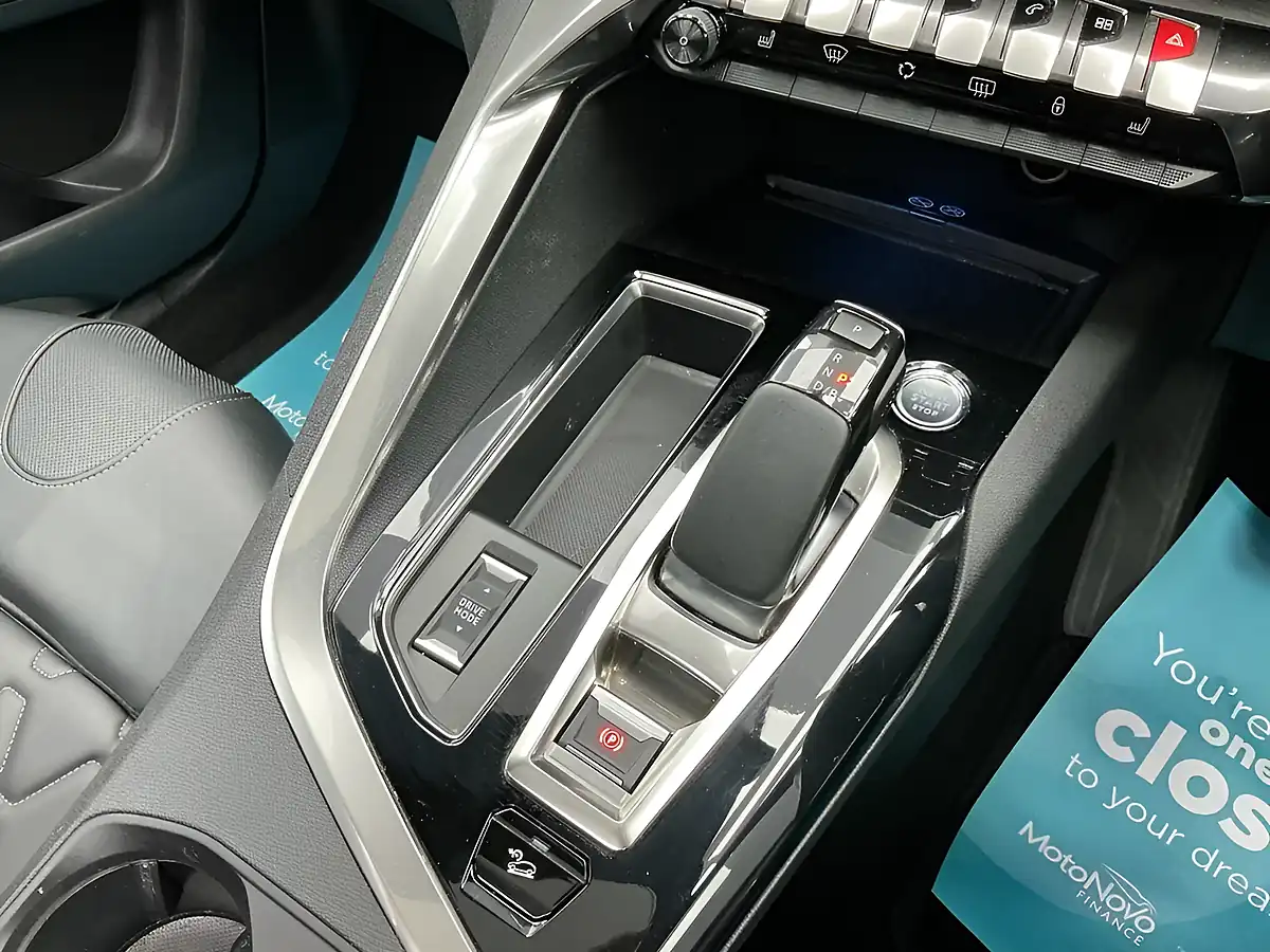 Used 2020 Peugeot 3008 GT Black - Interior and Exterior details 17