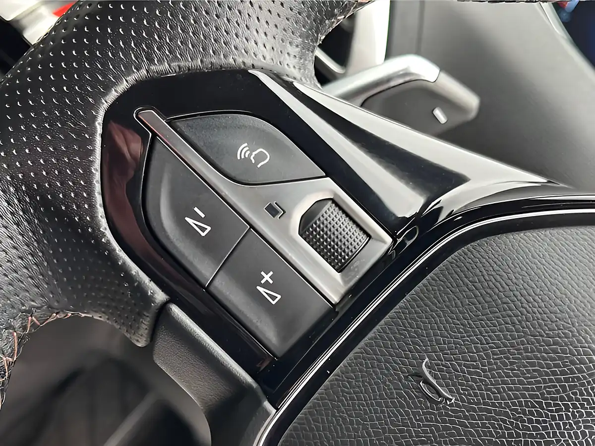Used 2020 Peugeot 3008 GT Line Grey - Interior and Exterior details 18