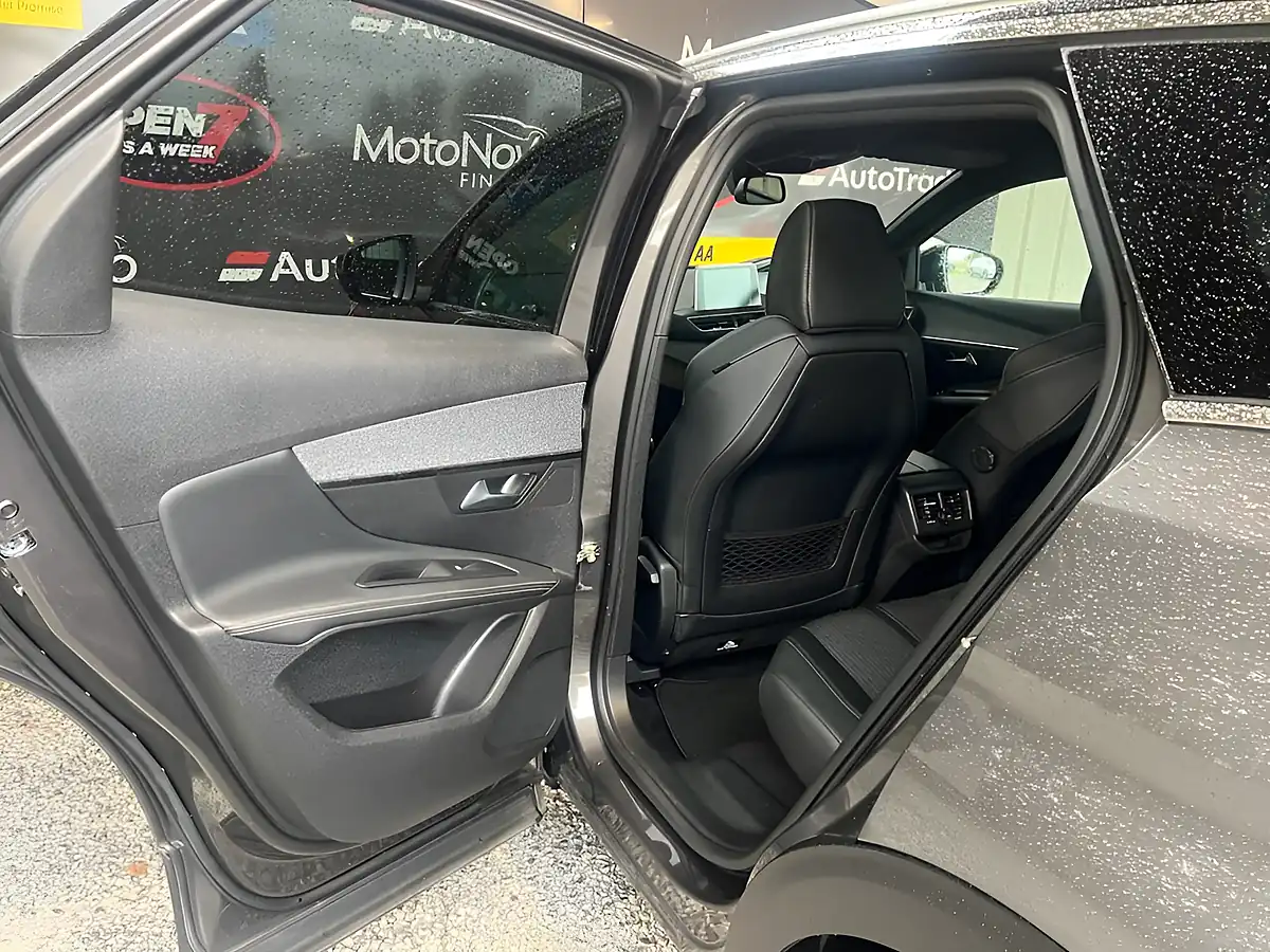 Used 2020 Peugeot 3008 GT Line Grey - Interior and Exterior details 10